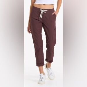 Vuori women’s DuraTerra Ripstop joggers/pant. Chestnut color- size M